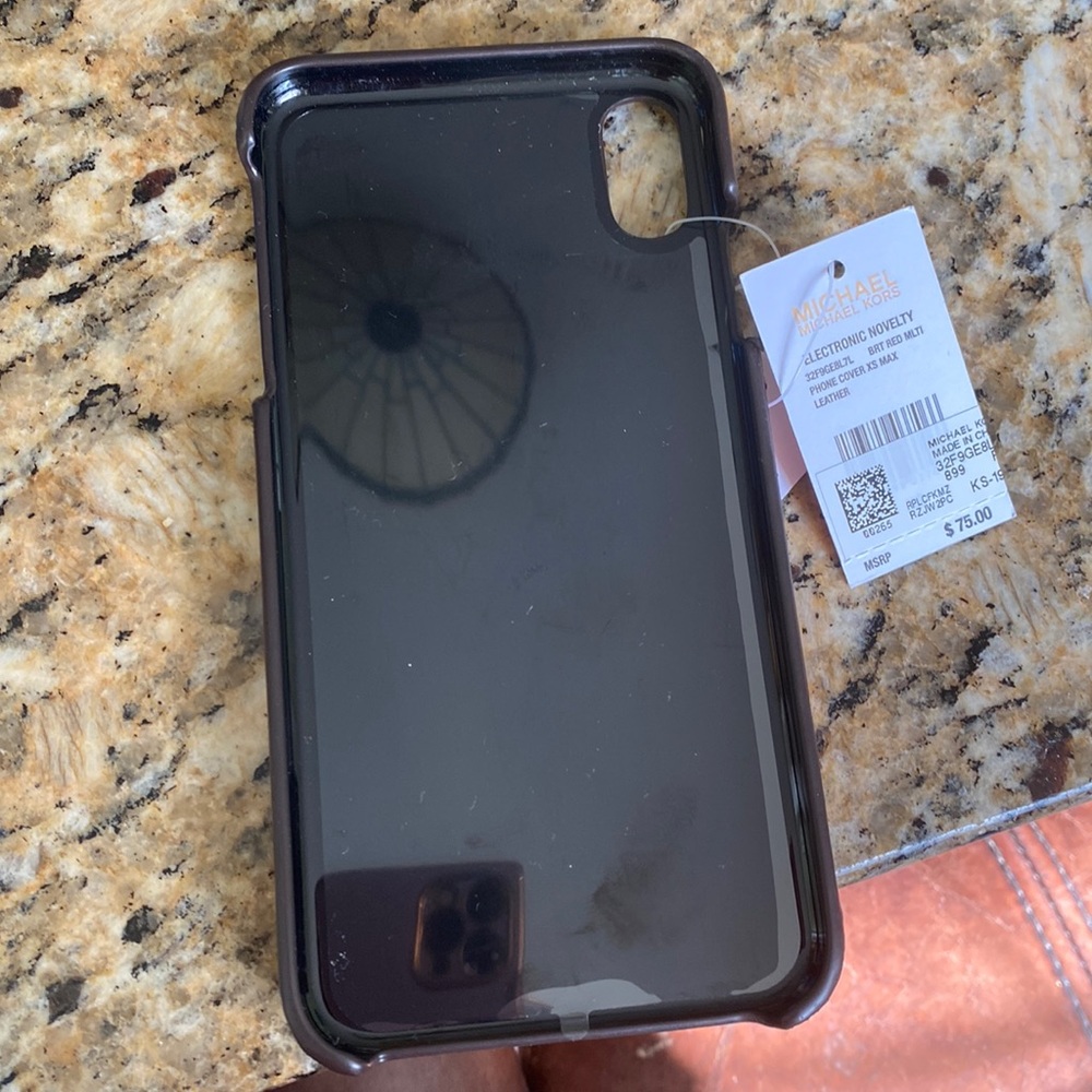 I have a Brand New IPhone XS Max Never be used.
